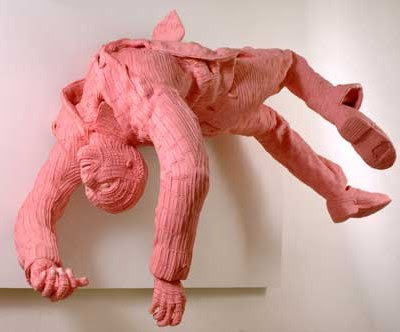 Skulptur af Maurizio Savini, tyggegummi og baglæns salto