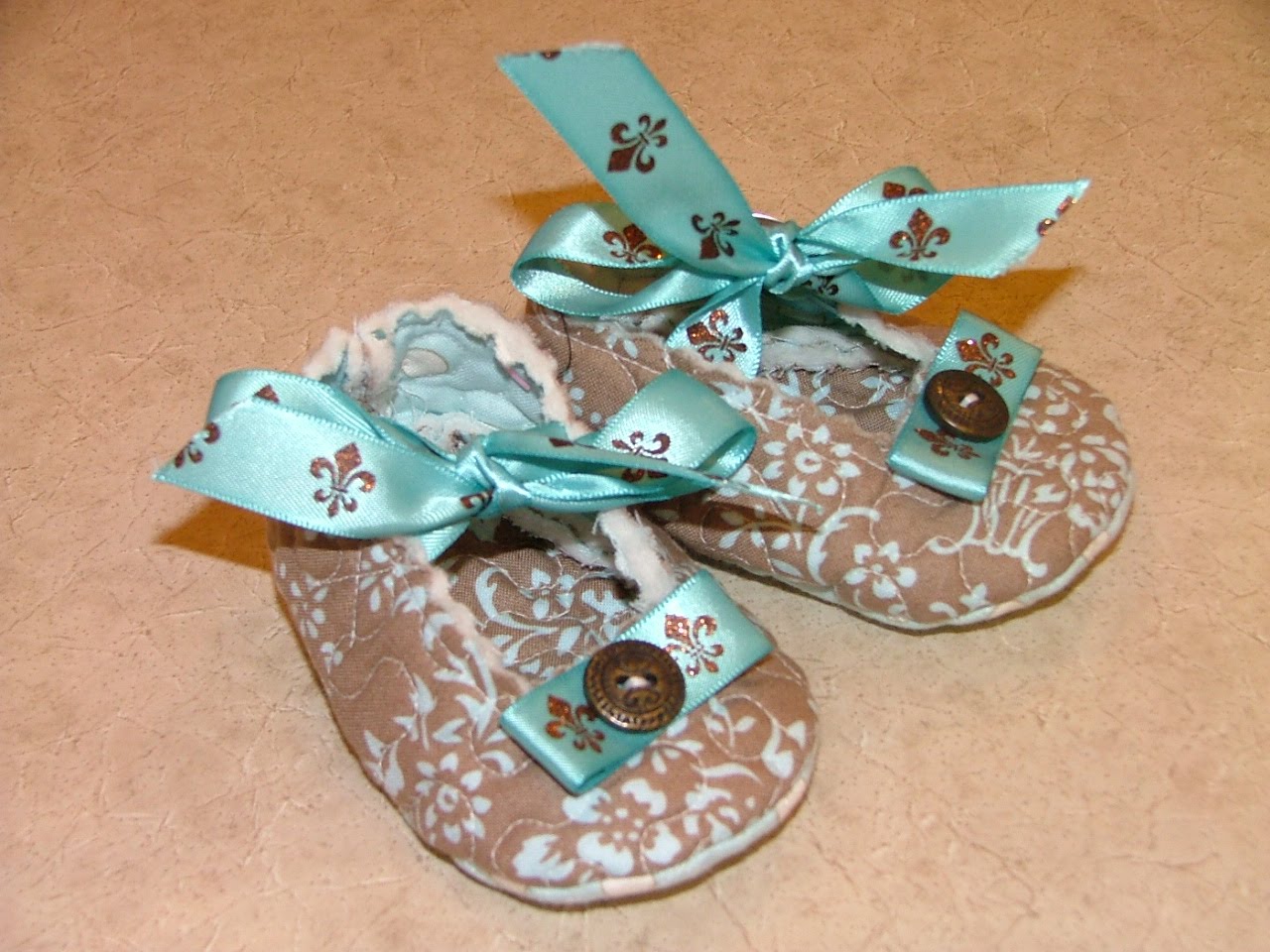 *Exclusive* Baby Shoes, Linen Gardenia main image 0