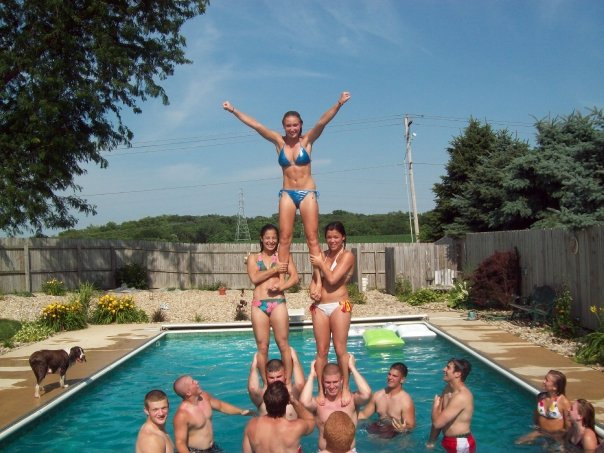 drakesdrumuk: Bradley University Cheerleaders Pool Party