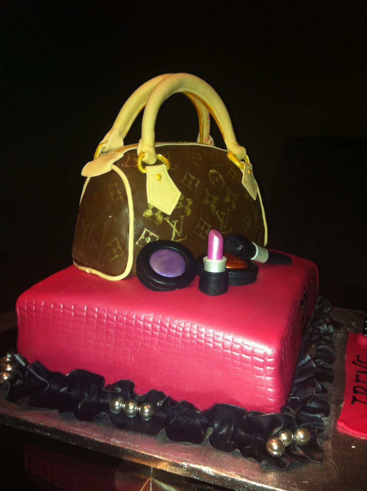 Jocelyn&#39;s Wedding Cakes and More....: Louis Vuitton Purse Cake/Edible Purse/21st Birthday Cake