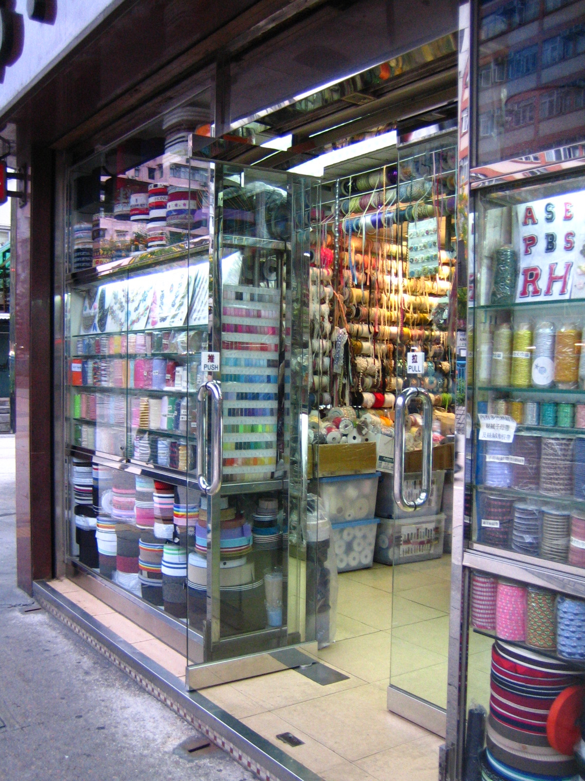Fabric Shopping in Hong Kong Sham Shui Po .Love at First Blush.