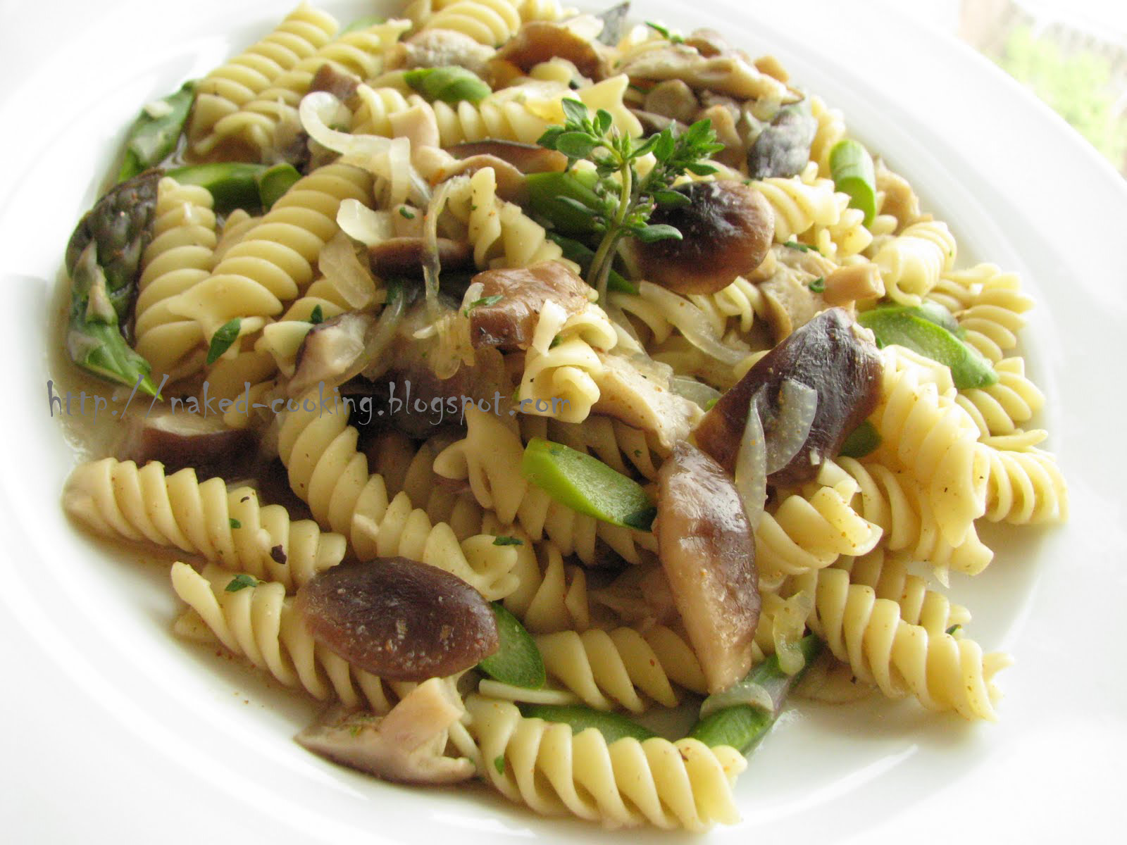 Naked Cooking Pasta with Asparagus and Mushroom