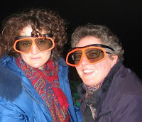Lola II & Lola in 3D glasses