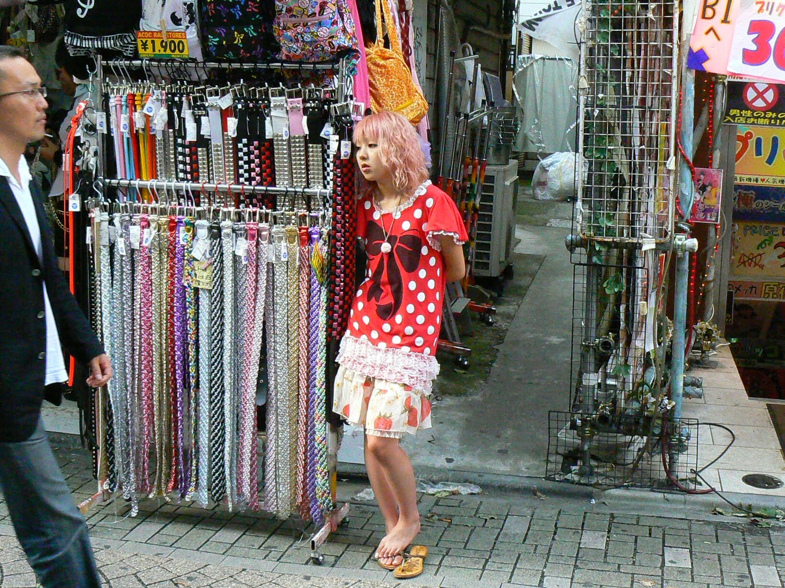 [17.+vanzatoare.JPG]