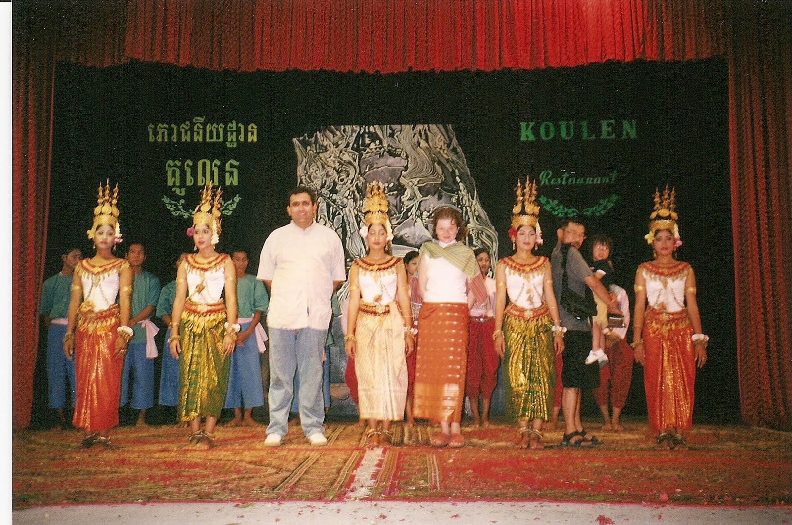 [16.+spectacol+siem+reap.jpg]