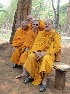 Calugari budisti in Laos