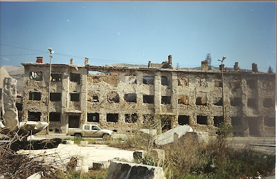 Imagini Mostar: cladire bombardata