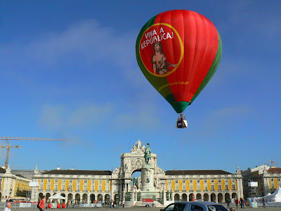 Imagini Portugalia: Balon in Praca do Comercio, Lisabona