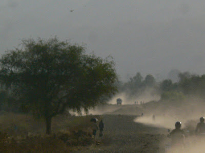 Imagini Etiopia: prin praf si vise