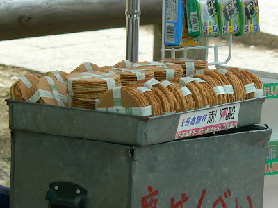 Imagini Japonia: biscuiti de cerb Nara