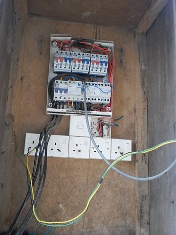 Electrical Installation Wiring Pictures: Temporary socket ... circuit breaker box wiring 