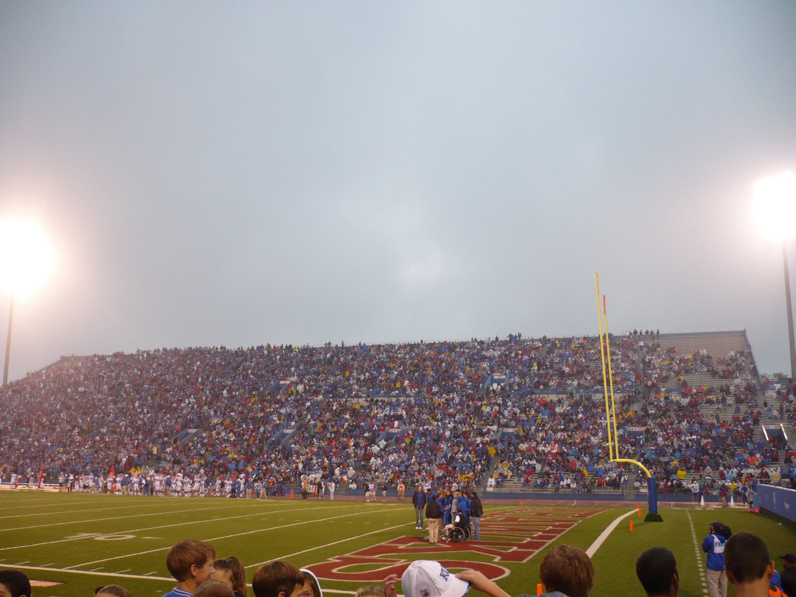 [KUfootball08+005.jpg]