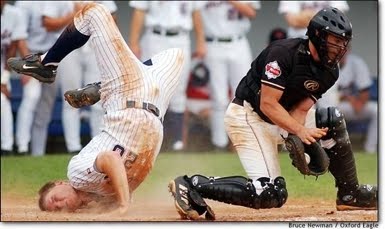 [baseball-player-crashes-sports-injury-picture.jpg]