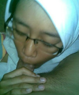 Foto Cewek Cantik Berjilbab Ngisep Kontol Foto Cewek Cantik Berjilbab Ngisep Kontol