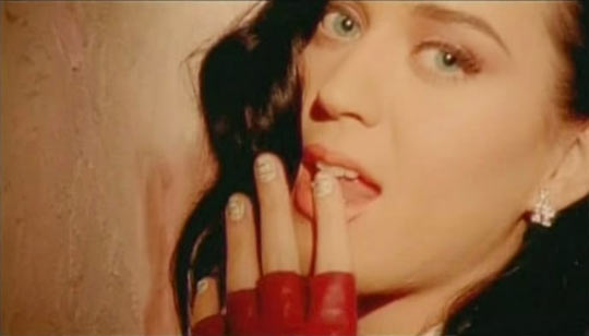 [katy-perry-i-kissed-a-girl_01.jpg]
