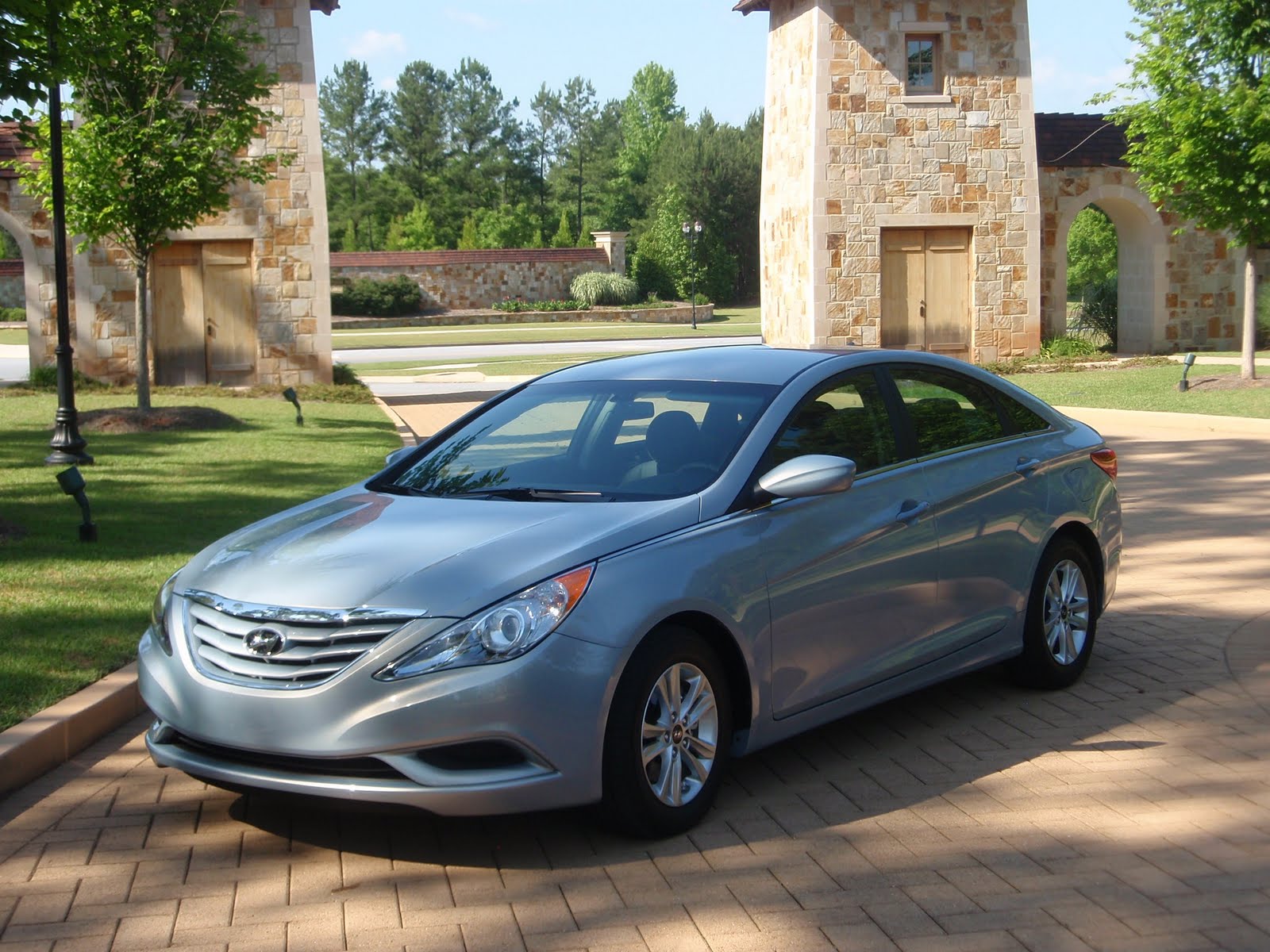 Auto Trends with JeffCars.com: 2011 Hyundai Sonata GLS: A New Standard
