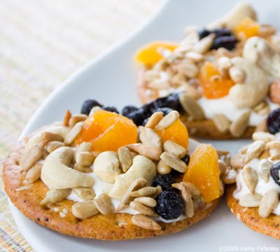 [trail-mix-crackers-9.jpg]