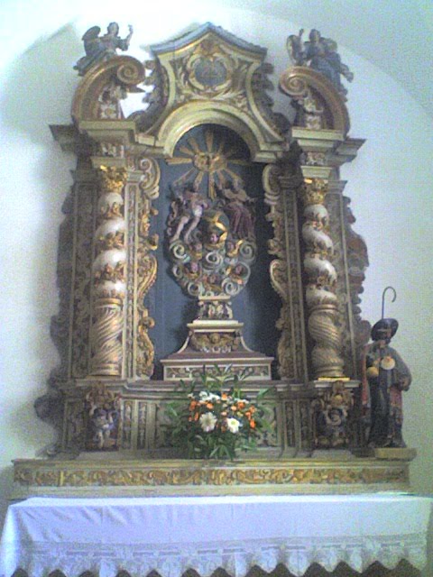 [altarlateraligrejasaopedrotorresvedras.JPG]