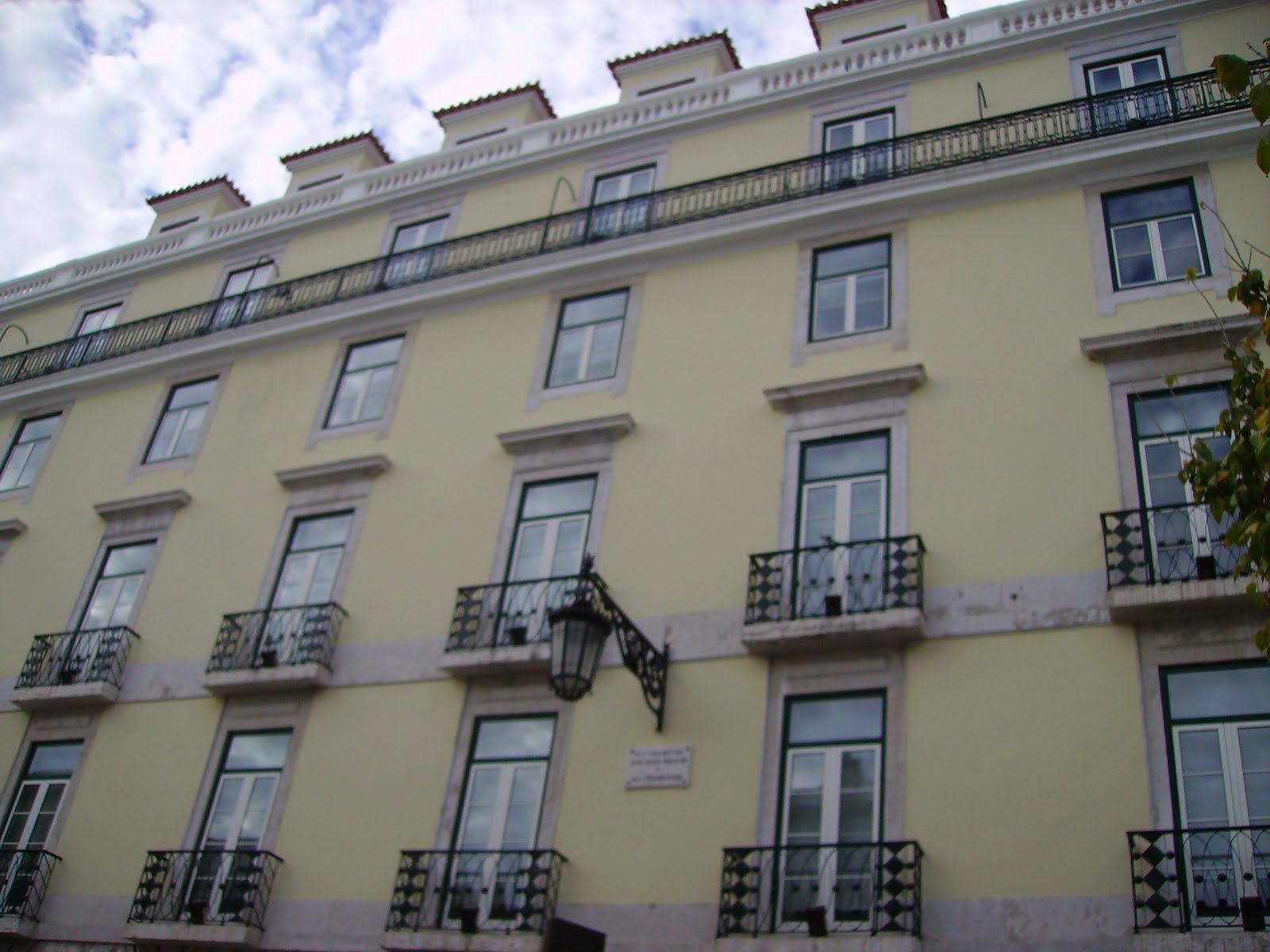 [CasaondenasceuFernandoPessoa.JPG]