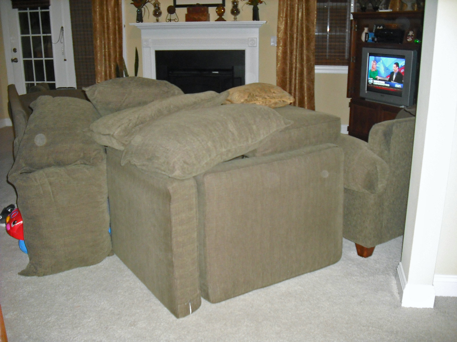 Studio B (UberArt) Housework vs Sofa Forts