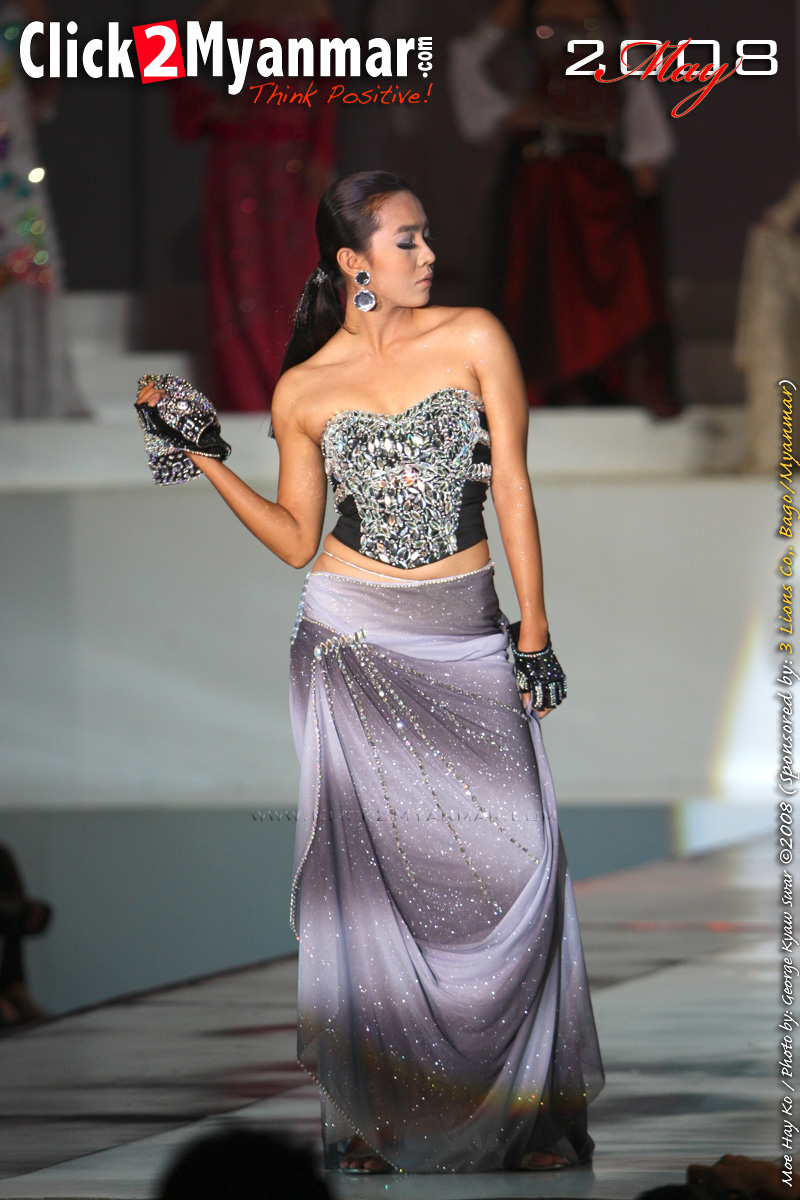 [moe-hay-ko-on-catwalk2.jpg]