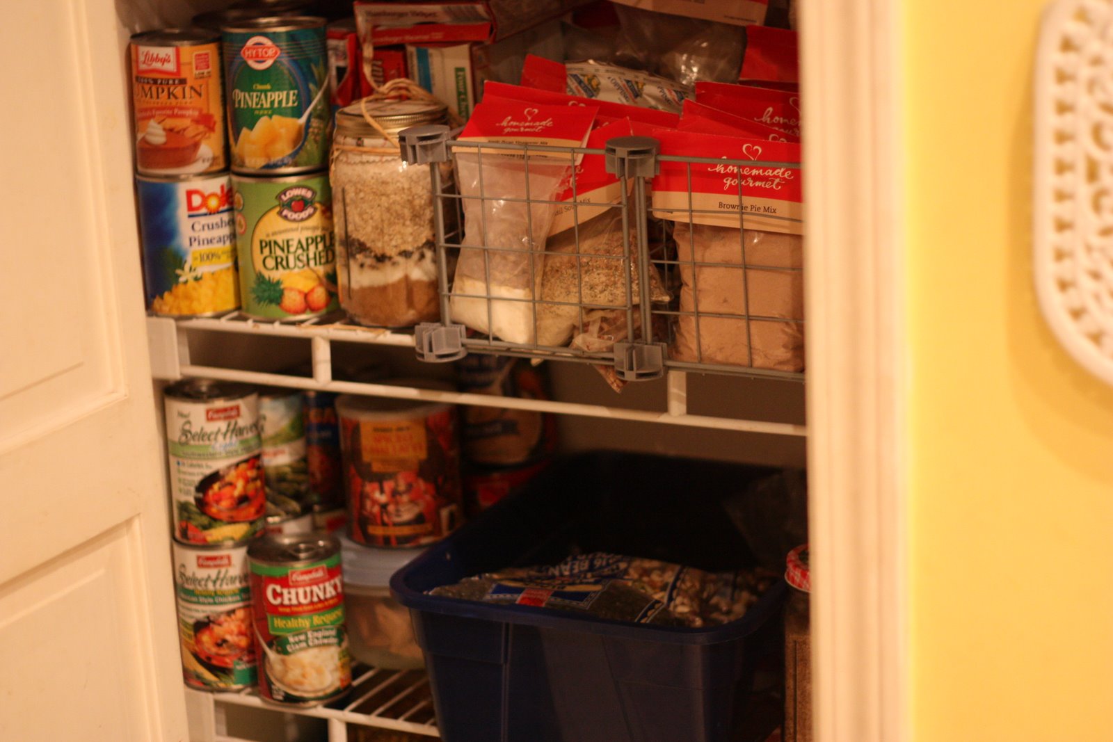 [how+to+organzie+a+pantry.JPG]