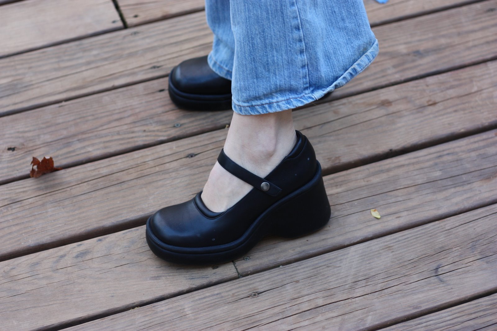 [Bass+shoes+from+Jr.+League+thrift+store.JPG]