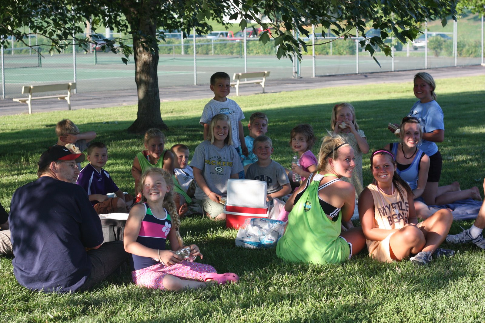 [picnic+in+the+park.JPG]