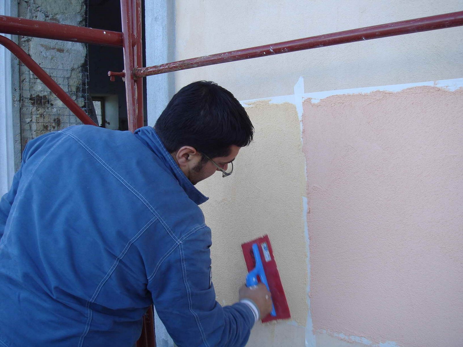 [Application%20of%20colored%20plastering[1].jpg]
