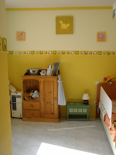 BYRON: HABITACIÓN DE NIÑO--CENEFA Y MOLDURA DE ESCAYOLA