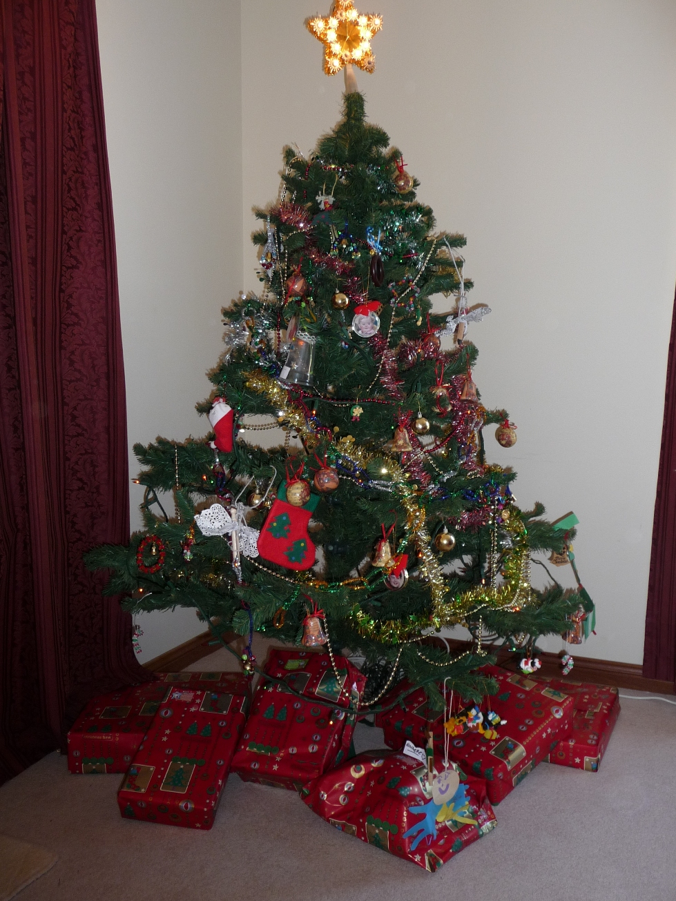 High Definition Photo And Wallpapers christmas tree with presents
