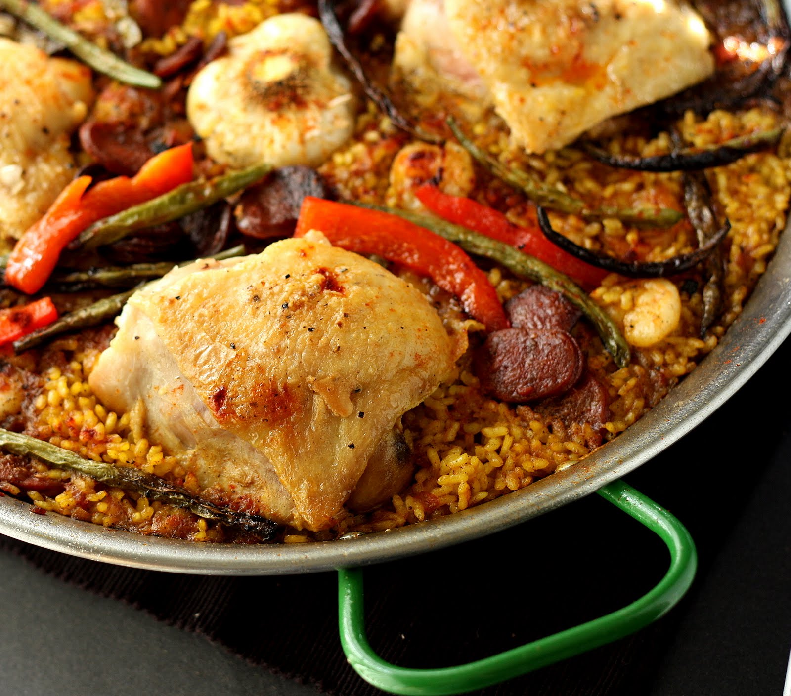 Mangio da Sola Chicken, Shrimp, & Chorizo Paella & A Giveaway!