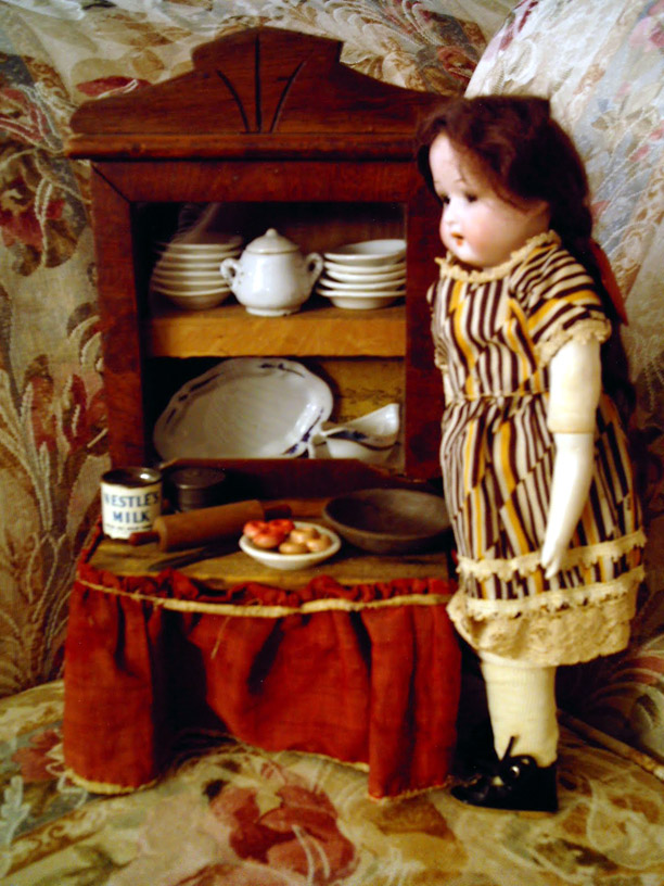 [doll+cupboard.jpg]
