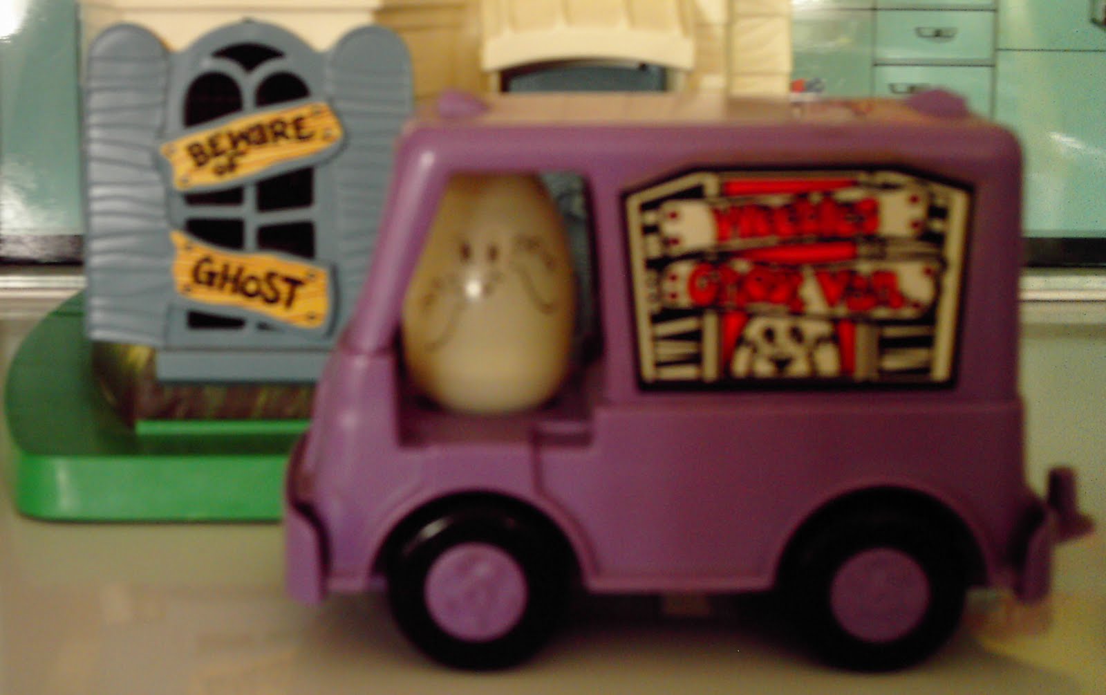 [weeble+ghost+van.jpg]