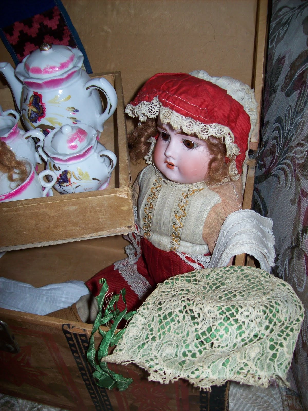 [big+doll+in+trunk.JPG]