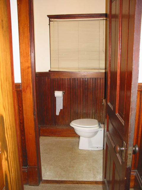 [2ndmain-orig-toilet.jpg]