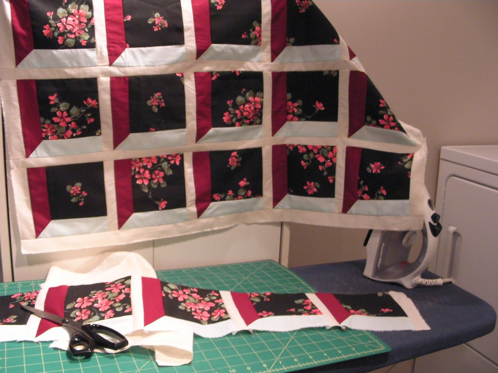 hollyzhobby Attic Window Quilt