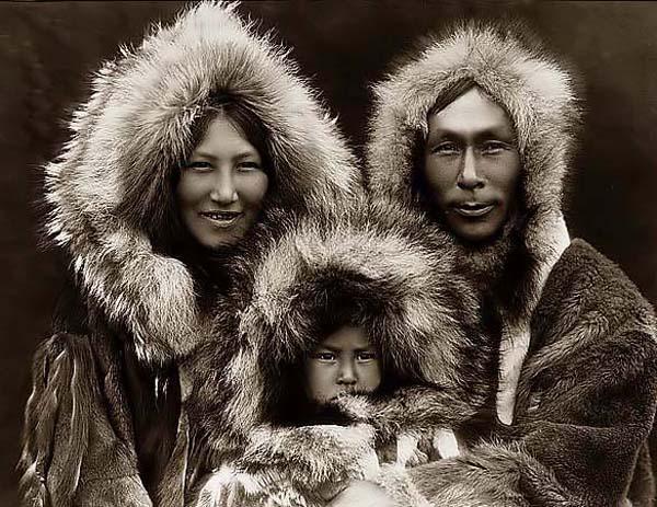 http://3.bp.blogspot.com/_EO9szegFNjg/SvmOLRu-T6I/AAAAAAAAAAw/euD-_Q9NxNc/S1600-R/eskimo-family.jpg