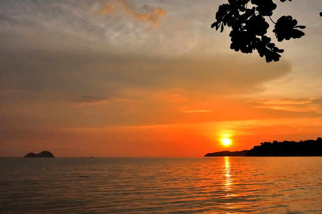 http://3.bp.blogspot.com/_ERGrznxTIwo/S0nlh4ho_EI/AAAAAAAAX5U/bH0JHH7PRzs/s640/Sunset+at+Penang+Teluk+Gombar+Beach-2.jpg