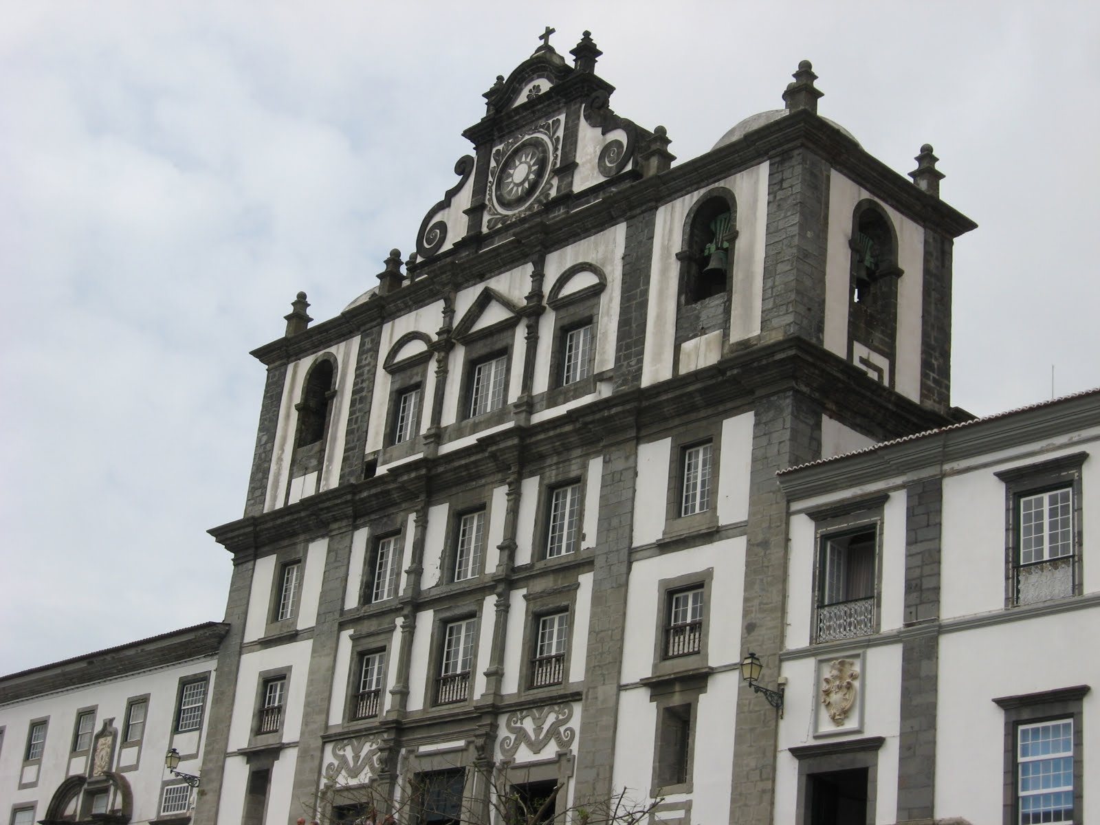 [biblioteca_0260.JPG]