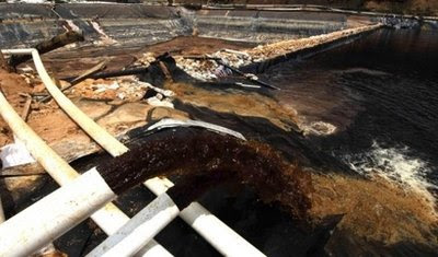 China Oil Spill - Pipe line Explosion shut down beach and resorts