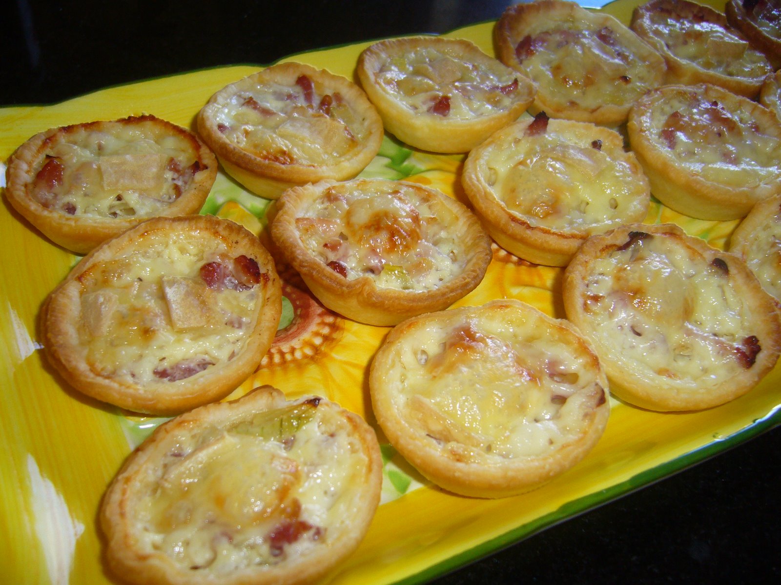 Mini-tartelettes St Nectaire / oignons / lardons recettes Tartelettes au fromage, SUCCULENTES!