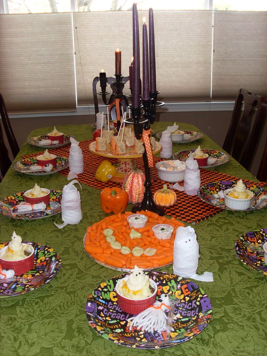 Welcome to Chocolate PolkaDots!: Halloween Tablescape