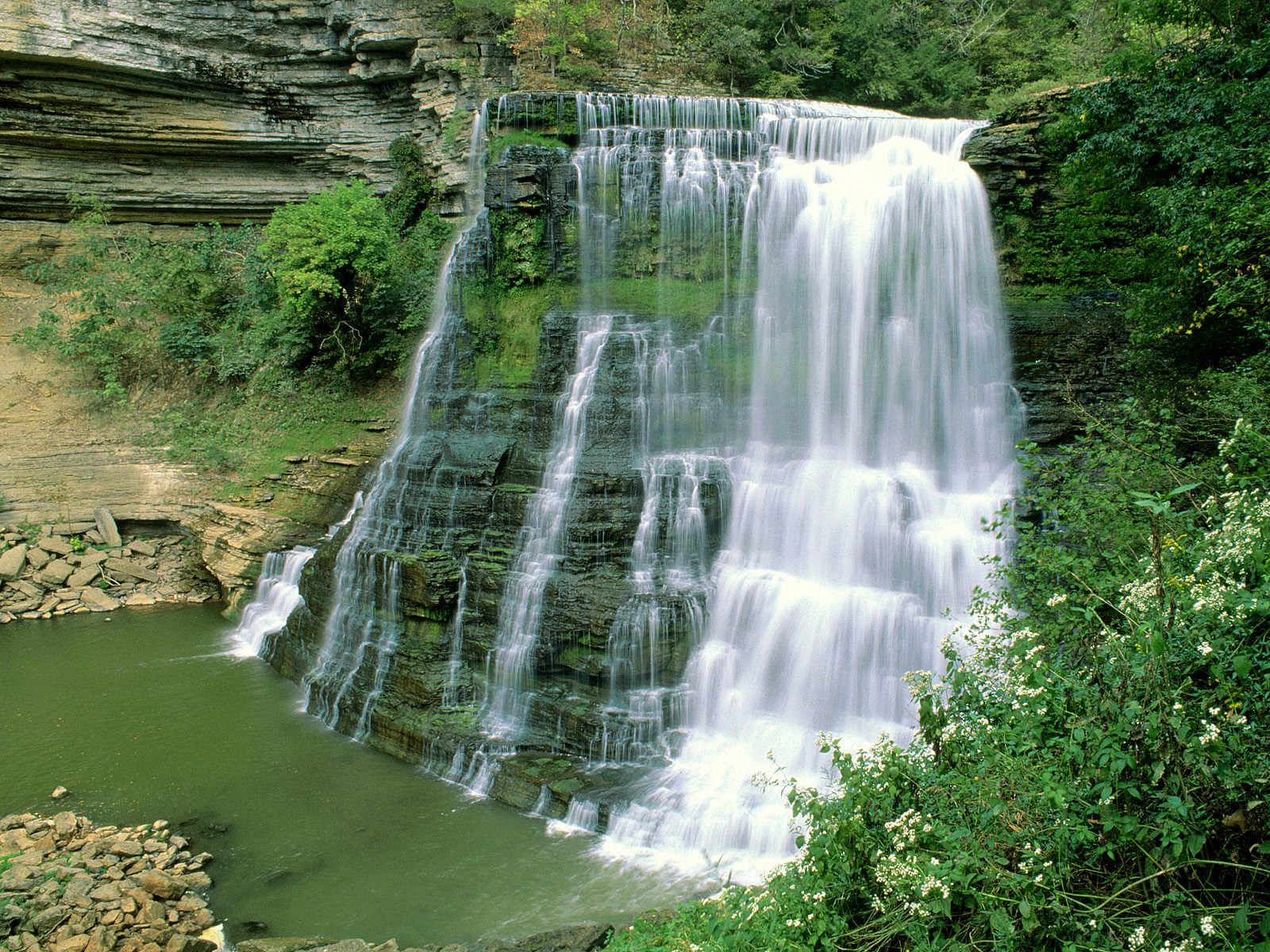 Natural fall. Водопад Сангардак. Тальниковый водопад. Водопад Мундук. Прозрачный водопад.