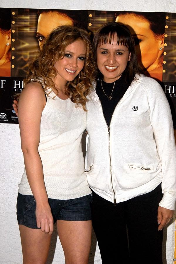 [Liliana+Barba+y+Hilary+Duff.bmp]