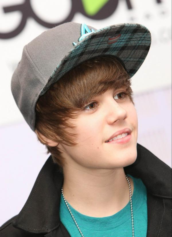 new justin bieber pictures 2010. 2010 WHO LIKES JUSTIN BIEBER