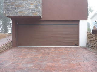 J. Alvarez: Puerta de garaje