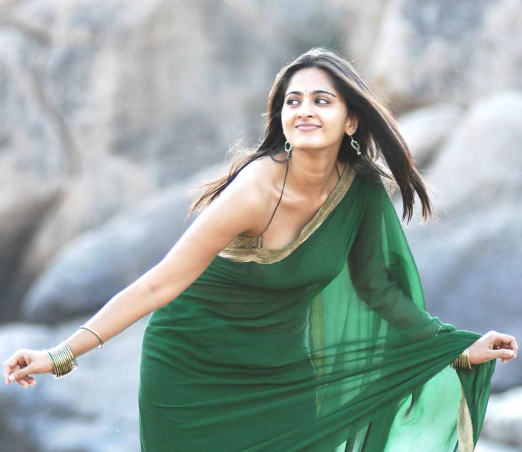 anushka shetty hot blouse actress