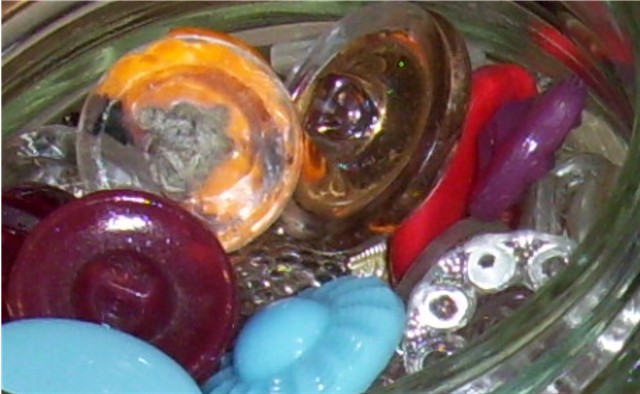[some+old+glass+buttons+that+were+rescued+from+nans+clothing.jpg]