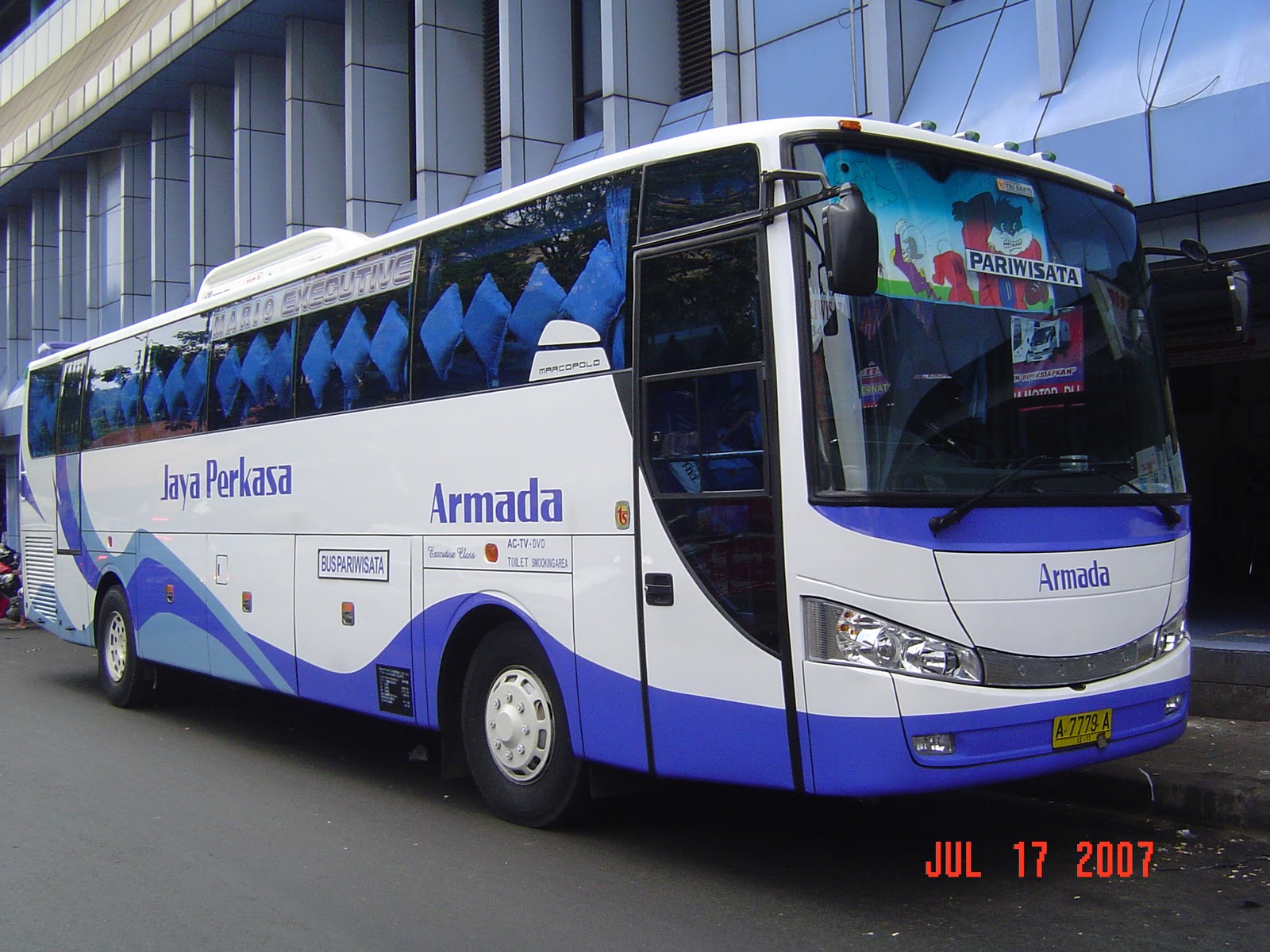Mengarungi Nusantara dengan Aman dan Nyaman: Panduan Lengkap Rental Bus Pariwisata